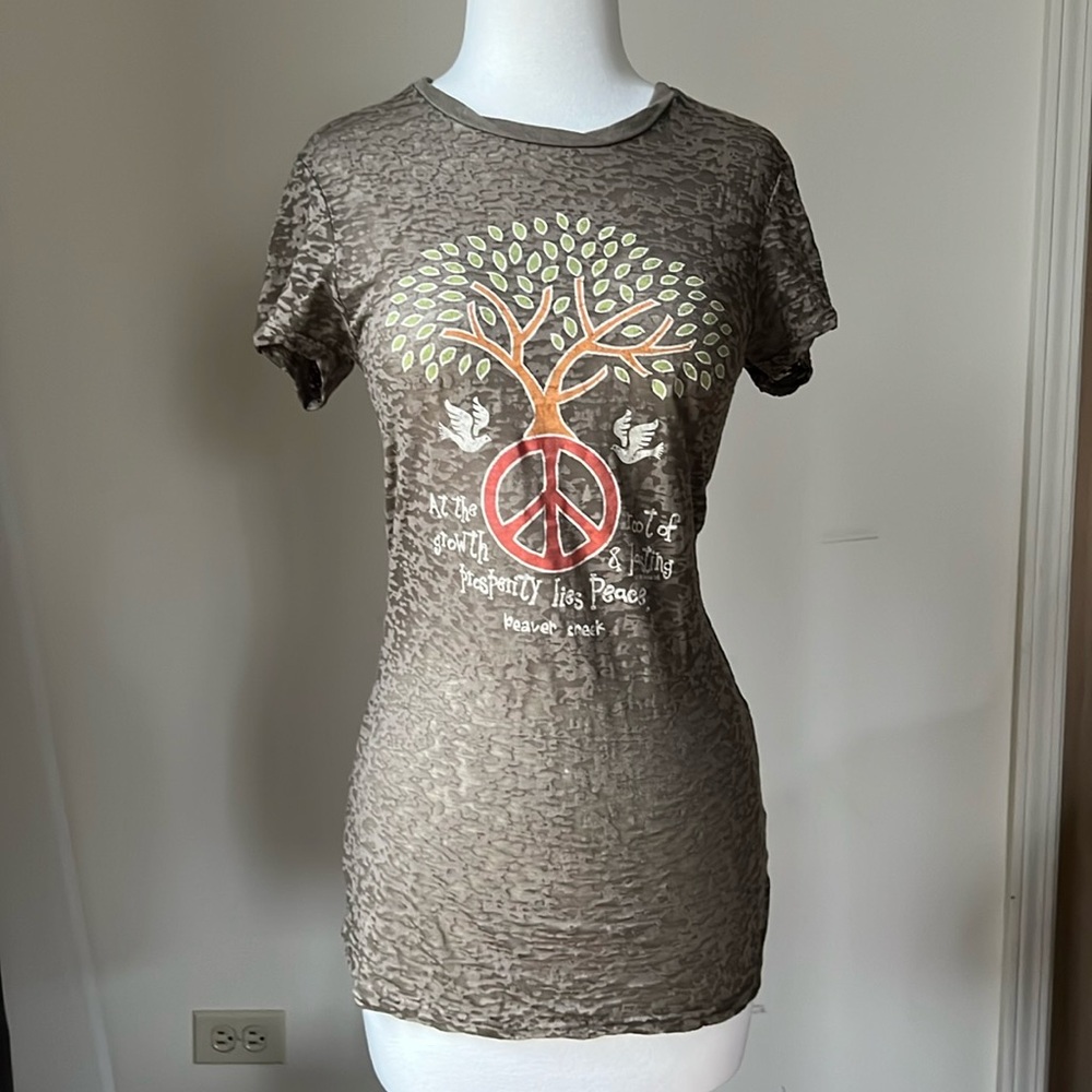 KAVIO! Women’s Army Green Camo Beaver Creek Peace Tree Short Sleeve T Shirt L